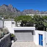 Luxury Living In Camps Bay - Bachelor Studio
