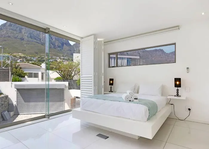 Luxury Living In Camps Bay - Bachelor Studio
