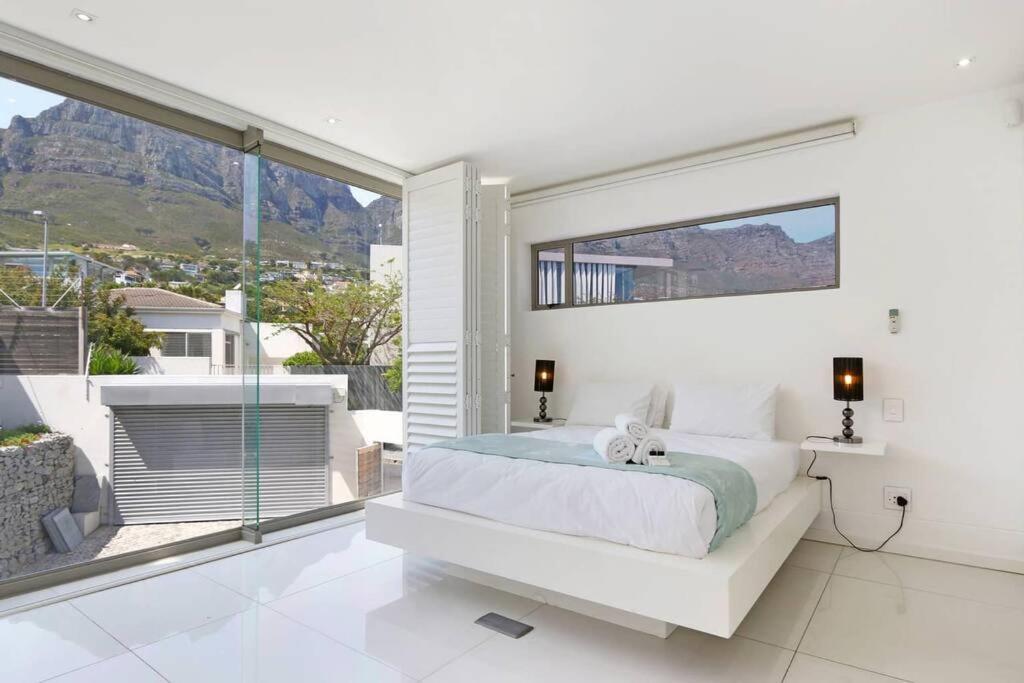 Luxury Living In Camps Bay - Bachelor Studio * Cape Town